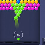 Bubble Shooter Mega Šarene kuglice grupisane po bojama padajuće sa vrha ekrana i elementi korisničkog interfejsa sa strane