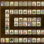 Mahjong ploča sa raspoređenim pločicama u različitim slojevima i tradicionalnim kineskim simbolima