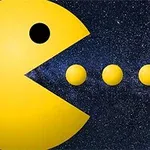 Žuti Pac-Man koji jede kuglice na tamnoplavoj pozadini sa zvezdama